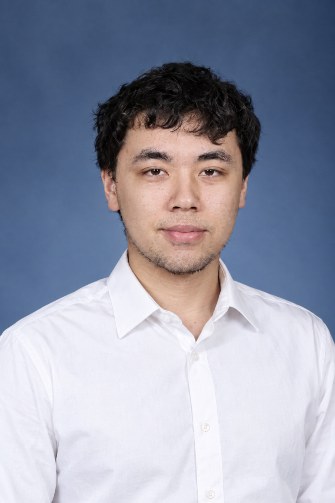 Portrait de Feng Jinhai-Andrei, en chemise blanche